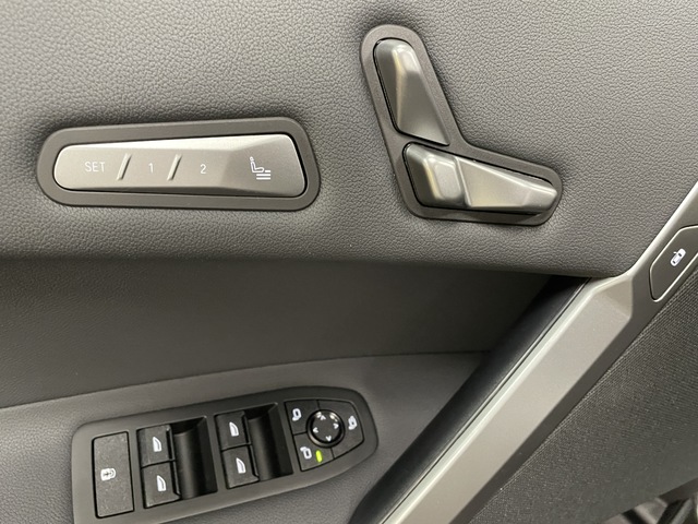 BMW iX xDrive45 color Gris. Año 2025. 300KW(408CV). Eléctrico. En concesionario Maberauto de Castellón