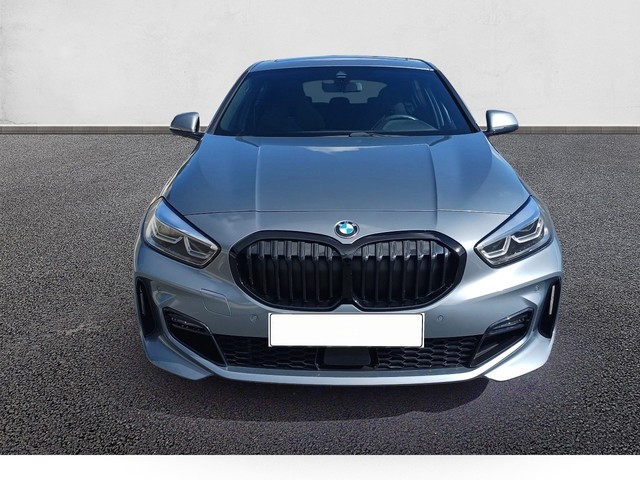 BMW Serie 1 118i color Gris. Año 2023. 103KW(140CV). Gasolina. En concesionario Marmotor de Las Palmas