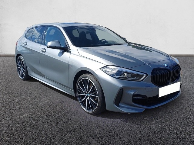 BMW Serie 1 118i color Gris. Año 2023. 103KW(140CV). Gasolina. En concesionario Marmotor de Las Palmas