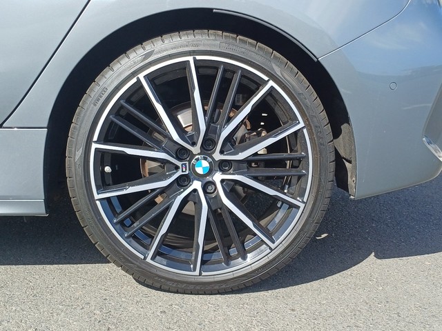 BMW Serie 1 118i color Gris. Año 2023. 103KW(140CV). Gasolina. En concesionario Marmotor de Las Palmas