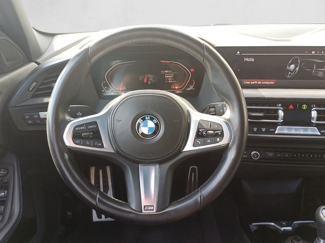 BMW Serie 1 118i color Gris. Año 2023. 103KW(140CV). Gasolina. En concesionario Marmotor de Las Palmas