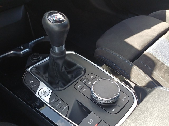 BMW Serie 1 118i color Gris. Año 2023. 103KW(140CV). Gasolina. En concesionario Marmotor de Las Palmas