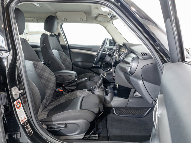 fotoG 11 del MINI MINI 5 Puertas Cooper D 85 kW (116 CV) 116cv Diésel del 2015 en Girona