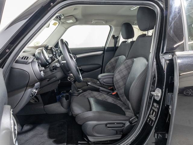 fotoG 12 del MINI MINI 5 Puertas Cooper D 85 kW (116 CV) 116cv Diésel del 2015 en Girona