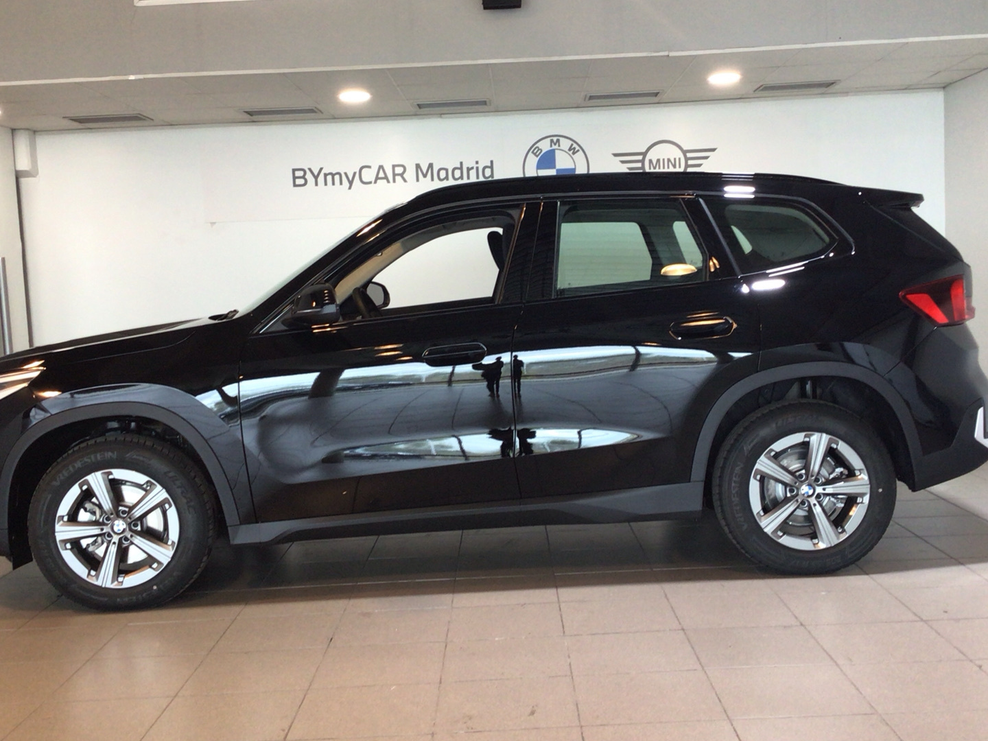 BMW X1 sDrive20d color Negro. Año 2025. 120KW(163CV). Diésel. En concesionario BYmyCAR Madrid - Alcalá de Madrid