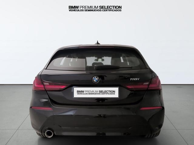 BMW Serie 1 118i color Negro. Año 2024. 103KW(140CV). Gasolina. En concesionario Automotor Premium Velázquez - Málaga de Málaga