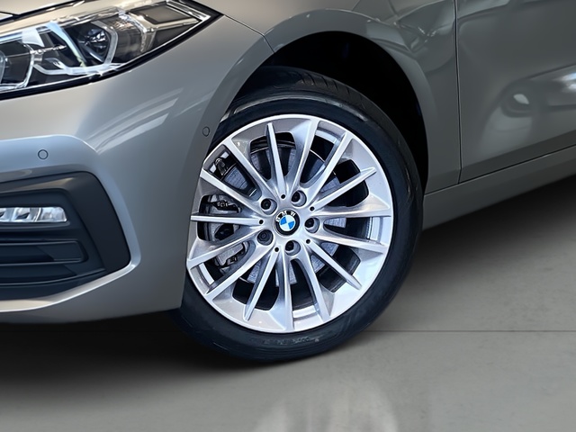 BMW Serie 1 118i color Gris. Año 2024. 103KW(140CV). Gasolina. En concesionario Automotor Premium Velázquez - Málaga de Málaga