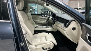 Volvo XC60 T6 Recharge Ultra Bright AWD Auto 257 kW (350 CV) - 48 Volvo XC60 T6 Ocasión 257 KW (350CV) - 48