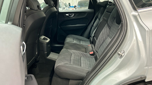 Volvo XC60 T6 Recharge Core AWD Auto 257 kW (350 CV) - 9 Volvo XC60 T6 Ocasión 257 KW (350CV) - 9