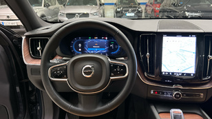 Volvo XC60 T6 Recharge Ultra Dark AWD Auto 257 kW (350 CV) - 9 Volvo XC60 T6 Ocasión 257 KW (350CV) - 9