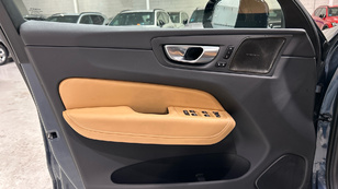 Volvo XC60 T6 Recharge Ultra Dark AWD Auto 257 kW (350 CV) - 26 Volvo XC60 T6 Ocasión 257 KW (350CV) - 26