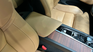 Volvo XC60 T6 Recharge Ultra Dark AWD Auto 257 kW (350 CV) - 49 Volvo XC60 T6 Ocasión 257 KW (350CV) - 49