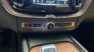 Volvo XC60 T6 Recharge Ultra Dark AWD Auto 257 kW (350 CV) - 56 Volvo XC60 T6 Ocasión 257 KW (350CV) - 56