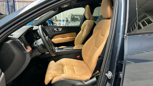 Volvo XC60 T6 Recharge Ultra Dark AWD Auto 257 kW (350 CV) - 60 Volvo XC60 T6 Ocasión 257 KW (350CV) - 60