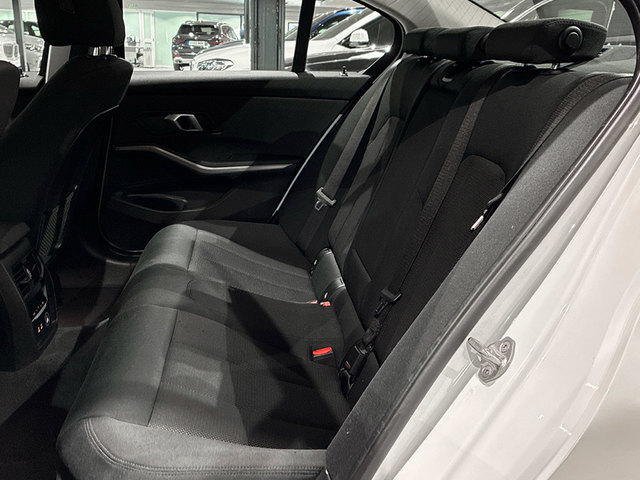 BMW Serie 3 318d color Blanco. Año 2020. 110KW(150CV). Diésel. En concesionario BMW Marcos Automoción de Valencia