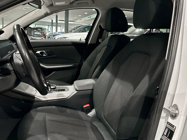 BMW Serie 3 318d color Blanco. Año 2020. 110KW(150CV). Diésel. En concesionario BMW Marcos Automoción de Valencia