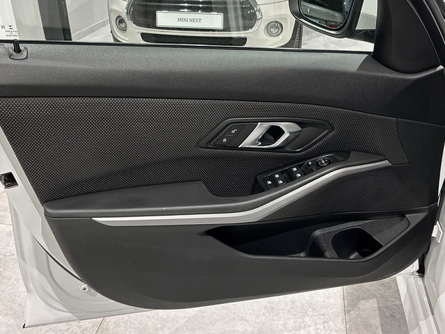 BMW Serie 3 318d color Blanco. Año 2020. 110KW(150CV). Diésel. En concesionario BMW Marcos Automoción de Valencia