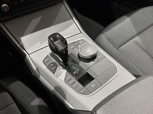 BMW Serie 3 318d color Blanco. Año 2020. 110KW(150CV). Diésel. En concesionario BMW Marcos Automoción de Valencia