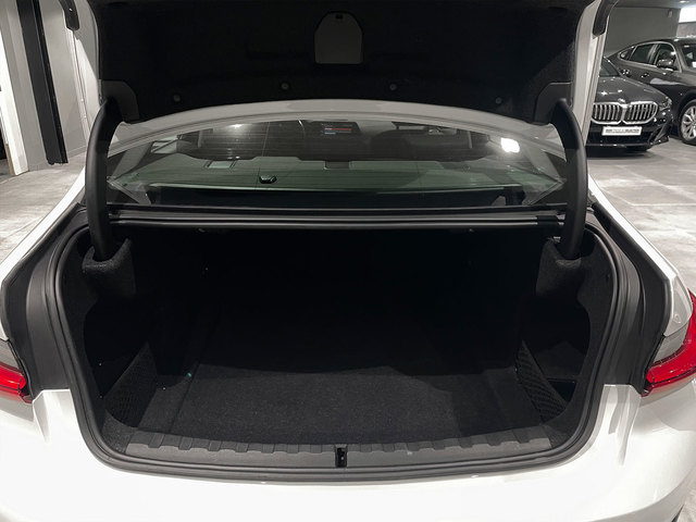 BMW Serie 3 318d color Blanco. Año 2020. 110KW(150CV). Diésel. En concesionario BMW Marcos Automoción de Valencia