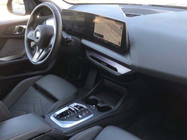 BMW Serie 1 120d color Negro. Año 2024. 120KW(163CV). Diésel. En concesionario Auto Premier, S.A. - MADRID de Madrid