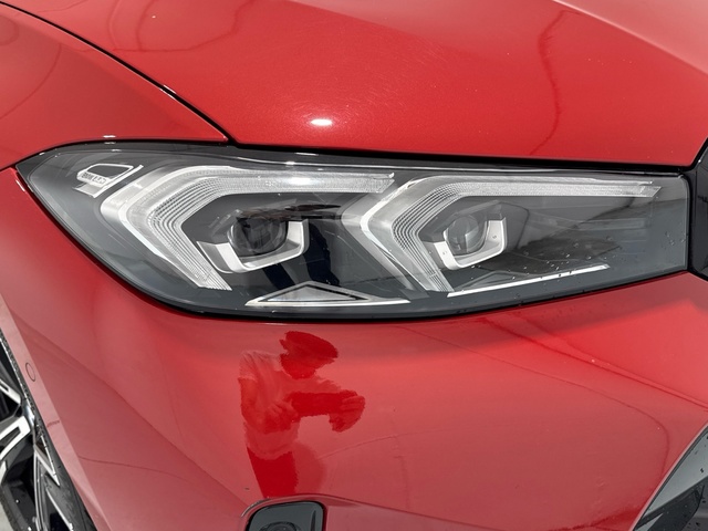 BMW Serie 3 318d color Rojo. Año 2024. 110KW(150CV). Diésel. En concesionario Auto Premier, S.A. - MADRID de Madrid
