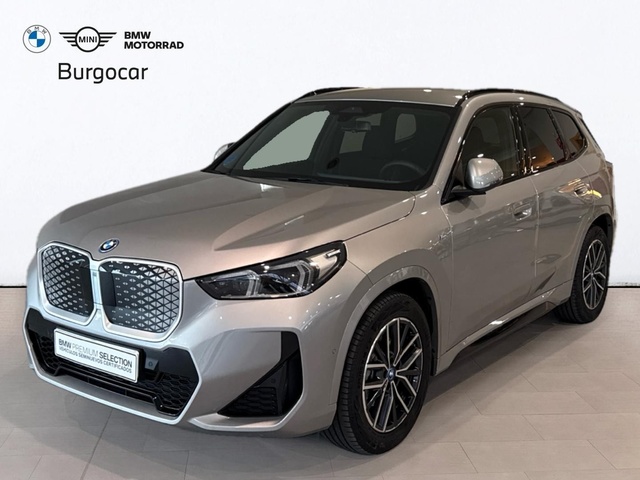 BMW iX1 eDrive20 color Gris Plata. Año 2025. 150KW(204CV). Eléctrico. En concesionario Burgocar (Bmw y Mini) de Burgos