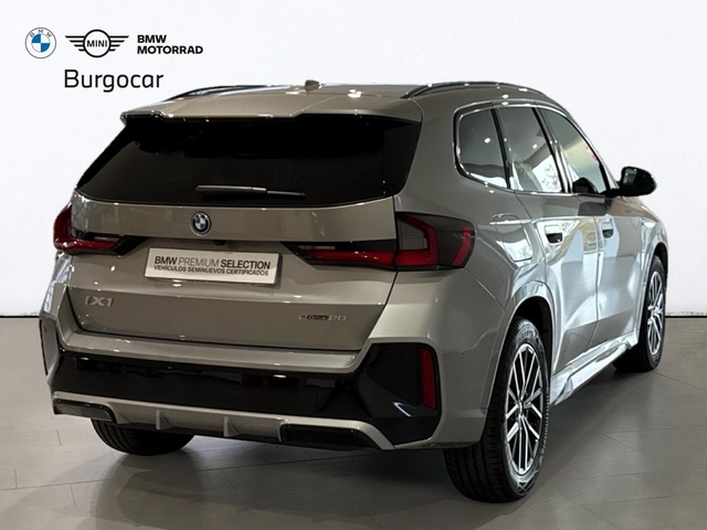 BMW iX1 eDrive20 color Gris Plata. Año 2025. 150KW(204CV). Eléctrico. En concesionario Burgocar (Bmw y Mini) de Burgos