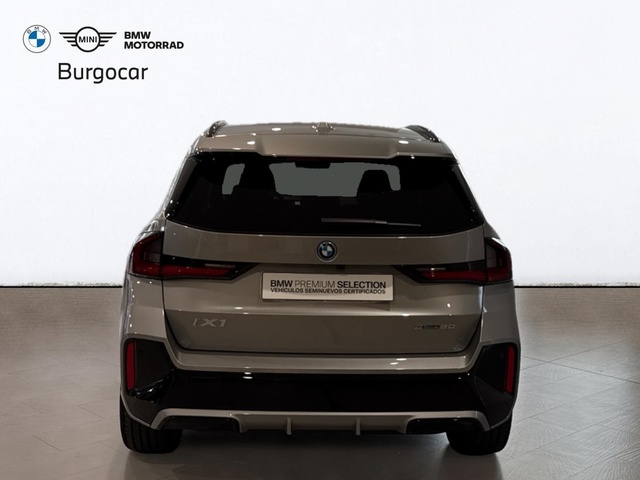 BMW iX1 eDrive20 color Gris Plata. Año 2025. 150KW(204CV). Eléctrico. En concesionario Burgocar (Bmw y Mini) de Burgos