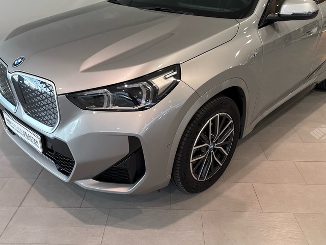 BMW iX1 eDrive20 color Gris Plata. Año 2025. 150KW(204CV). Eléctrico. En concesionario Burgocar (Bmw y Mini) de Burgos