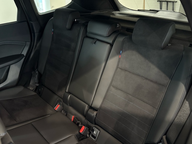 BMW iX1 eDrive20 color Gris Plata. Año 2025. 150KW(204CV). Eléctrico. En concesionario Burgocar (Bmw y Mini) de Burgos