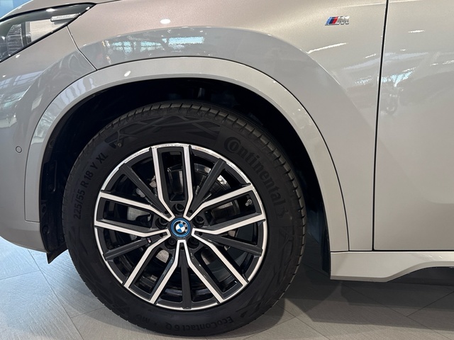 BMW iX1 eDrive20 color Gris Plata. Año 2025. 150KW(204CV). Eléctrico. En concesionario Burgocar (Bmw y Mini) de Burgos