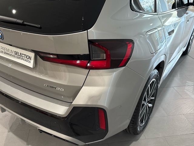 BMW iX1 eDrive20 color Gris Plata. Año 2025. 150KW(204CV). Eléctrico. En concesionario Burgocar (Bmw y Mini) de Burgos