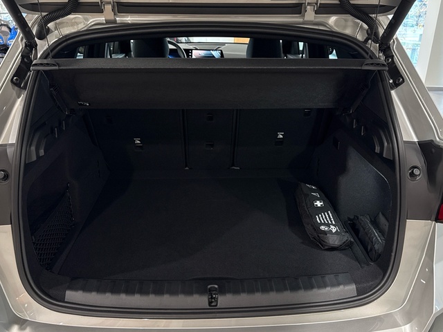 BMW iX1 eDrive20 color Gris Plata. Año 2025. 150KW(204CV). Eléctrico. En concesionario Burgocar (Bmw y Mini) de Burgos