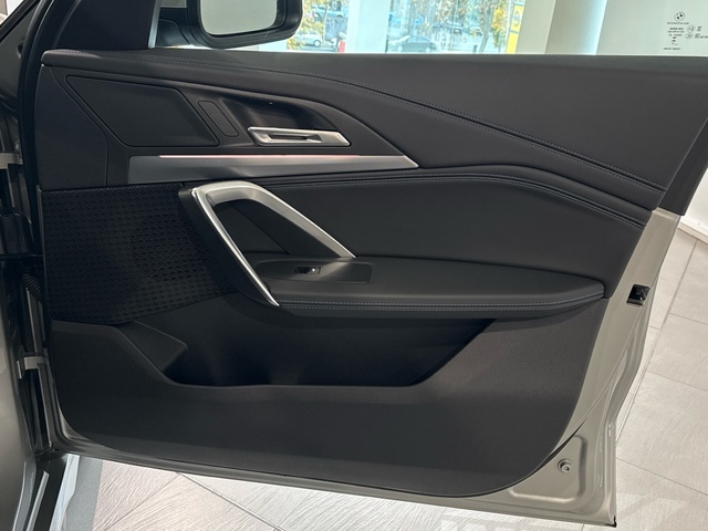 BMW iX1 eDrive20 color Gris Plata. Año 2025. 150KW(204CV). Eléctrico. En concesionario Burgocar (Bmw y Mini) de Burgos