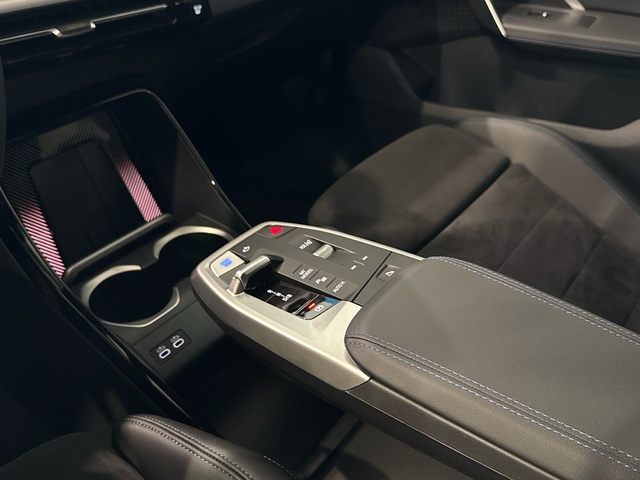 BMW iX1 eDrive20 color Gris Plata. Año 2025. 150KW(204CV). Eléctrico. En concesionario Burgocar (Bmw y Mini) de Burgos