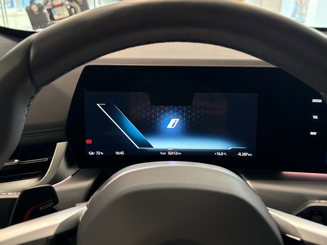 BMW iX1 eDrive20 color Gris Plata. Año 2025. 150KW(204CV). Eléctrico. En concesionario Burgocar (Bmw y Mini) de Burgos