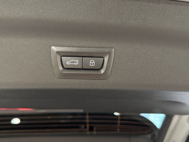 BMW iX1 eDrive20 color Gris Plata. Año 2025. 150KW(204CV). Eléctrico. En concesionario Burgocar (Bmw y Mini) de Burgos