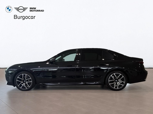 BMW Serie 7 740d color Negro. Año 2024. 220KW(299CV). Diésel. En concesionario Motor Gorbea de Álava