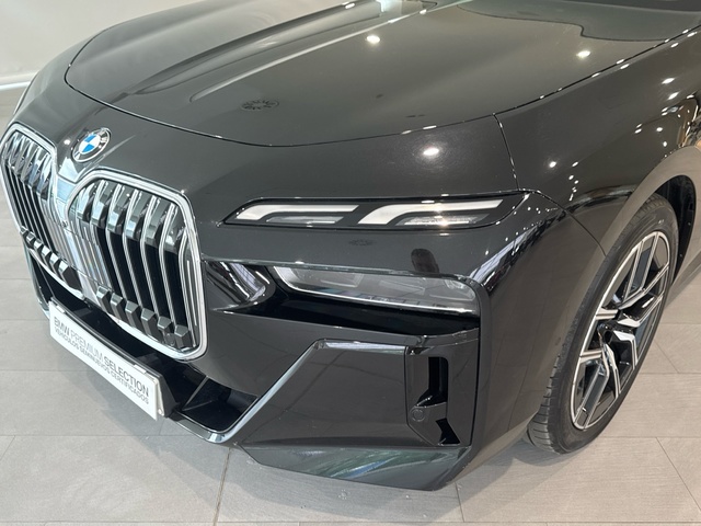 BMW Serie 7 740d color Negro. Año 2024. 220KW(299CV). Diésel. En concesionario Motor Gorbea de Álava