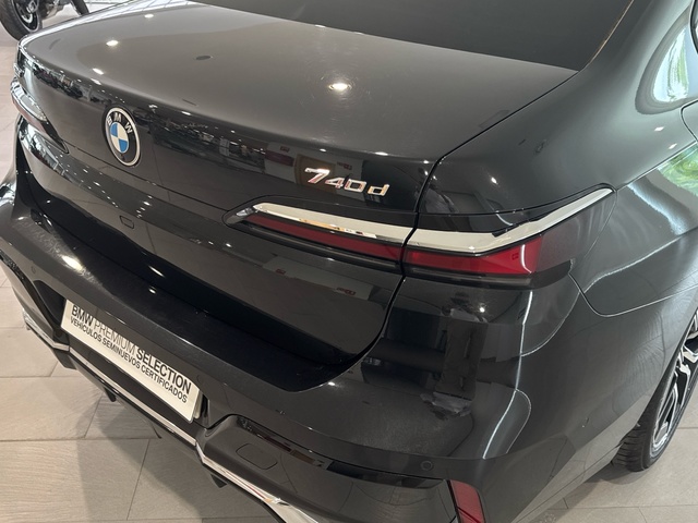 BMW Serie 7 740d color Negro. Año 2024. 220KW(299CV). Diésel. En concesionario Motor Gorbea de Álava