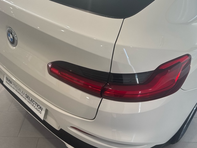BMW X4 xDrive20d color Blanco. Año 2021. 140KW(190CV). Diésel. En concesionario Burgocar (Bmw y Mini) de Burgos