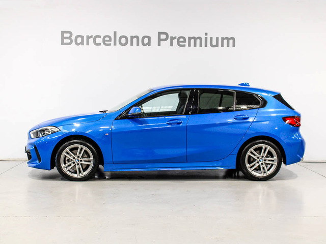 BMW Serie 1 118d color Azul. Año 2024. 110KW(150CV). Diésel. En concesionario Barcelona Premium -- GRAN VIA de Barcelona