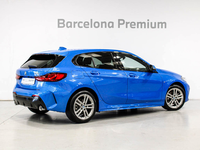 BMW Serie 1 118d color Azul. Año 2024. 110KW(150CV). Diésel. En concesionario Barcelona Premium -- GRAN VIA de Barcelona