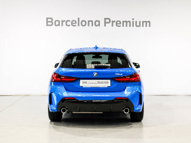 BMW Serie 1 118d color Azul. Año 2024. 110KW(150CV). Diésel. En concesionario Barcelona Premium -- GRAN VIA de Barcelona