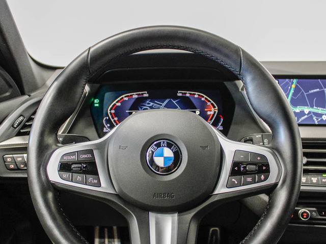 BMW Serie 1 118d color Azul. Año 2024. 110KW(150CV). Diésel. En concesionario Barcelona Premium -- GRAN VIA de Barcelona