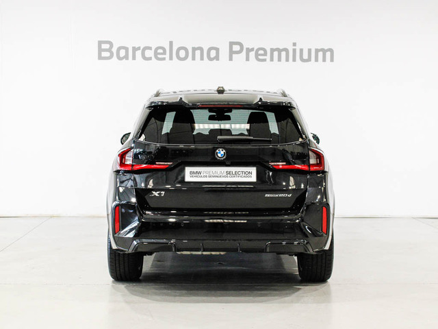 BMW X1 sDrive20d color Negro. Año 2024. 120KW(163CV). Diésel. En concesionario Barcelona Premium -- GRAN VIA de Barcelona