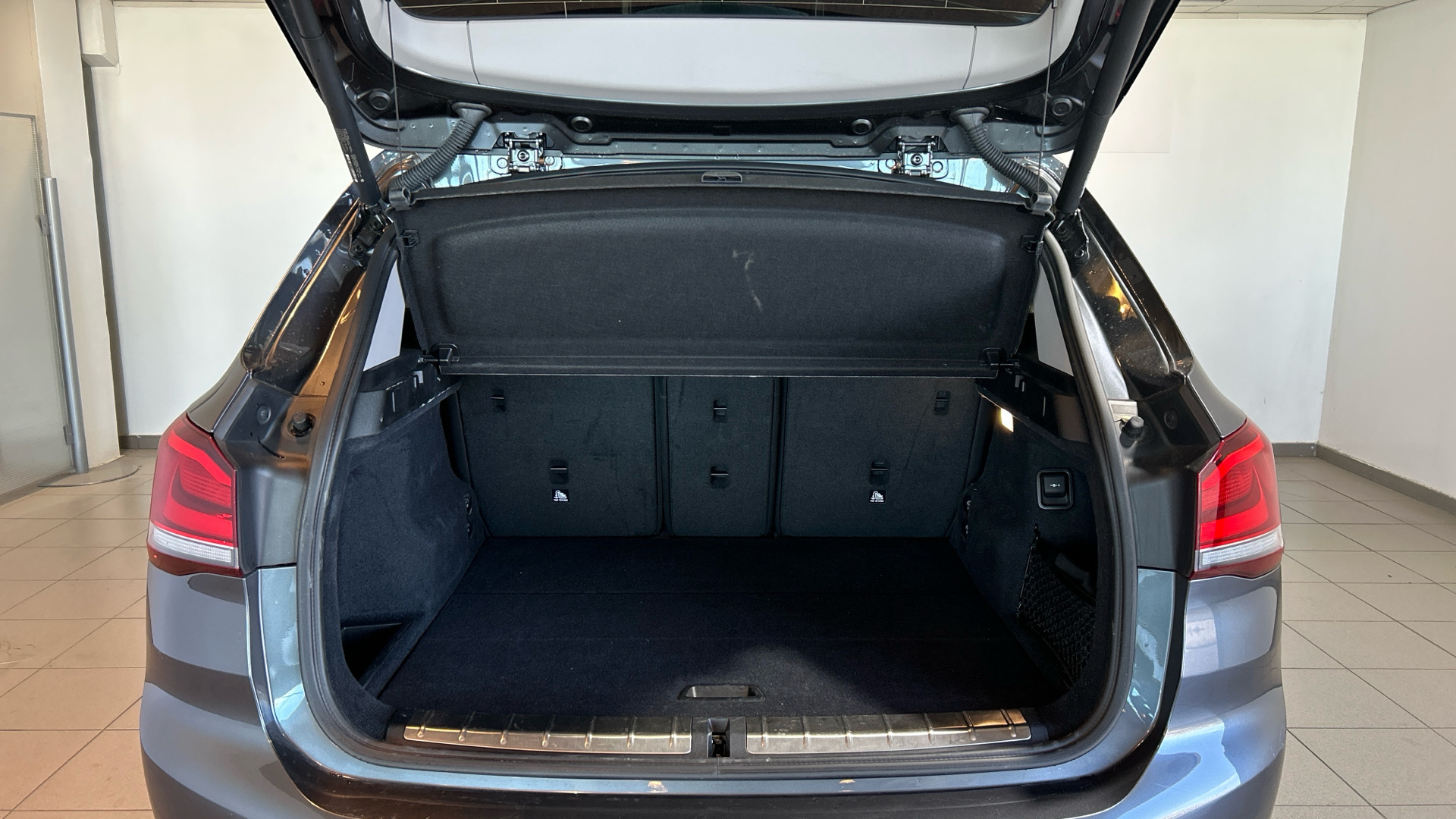 BMW X1 sDrive18d color Gris. Año 2019. 110KW(150CV). Diésel. En concesionario BYmyCAR Madrid - Alcalá de Madrid