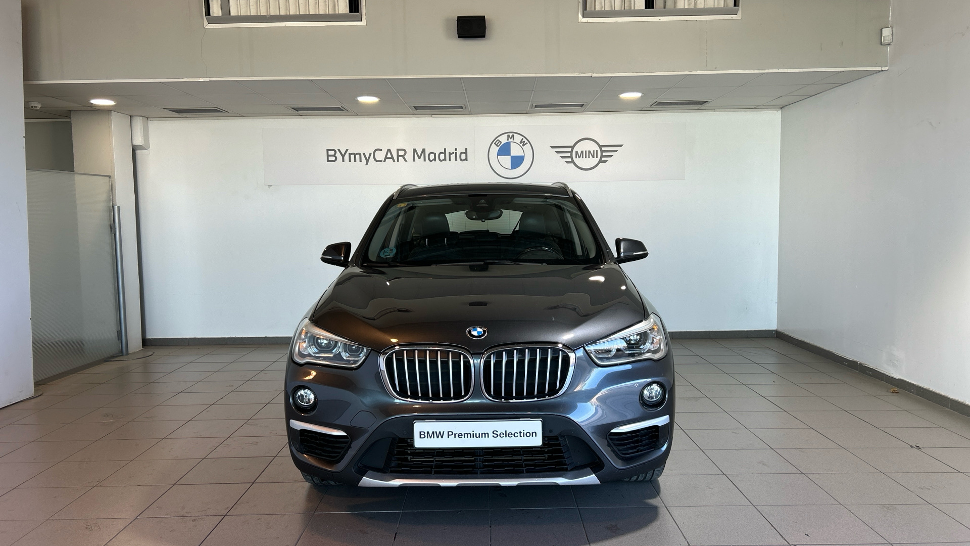 BMW X1 sDrive18d color Gris. Año 2018. 110KW(150CV). Diésel. En concesionario BYmyCAR Madrid - Alcalá de Madrid
