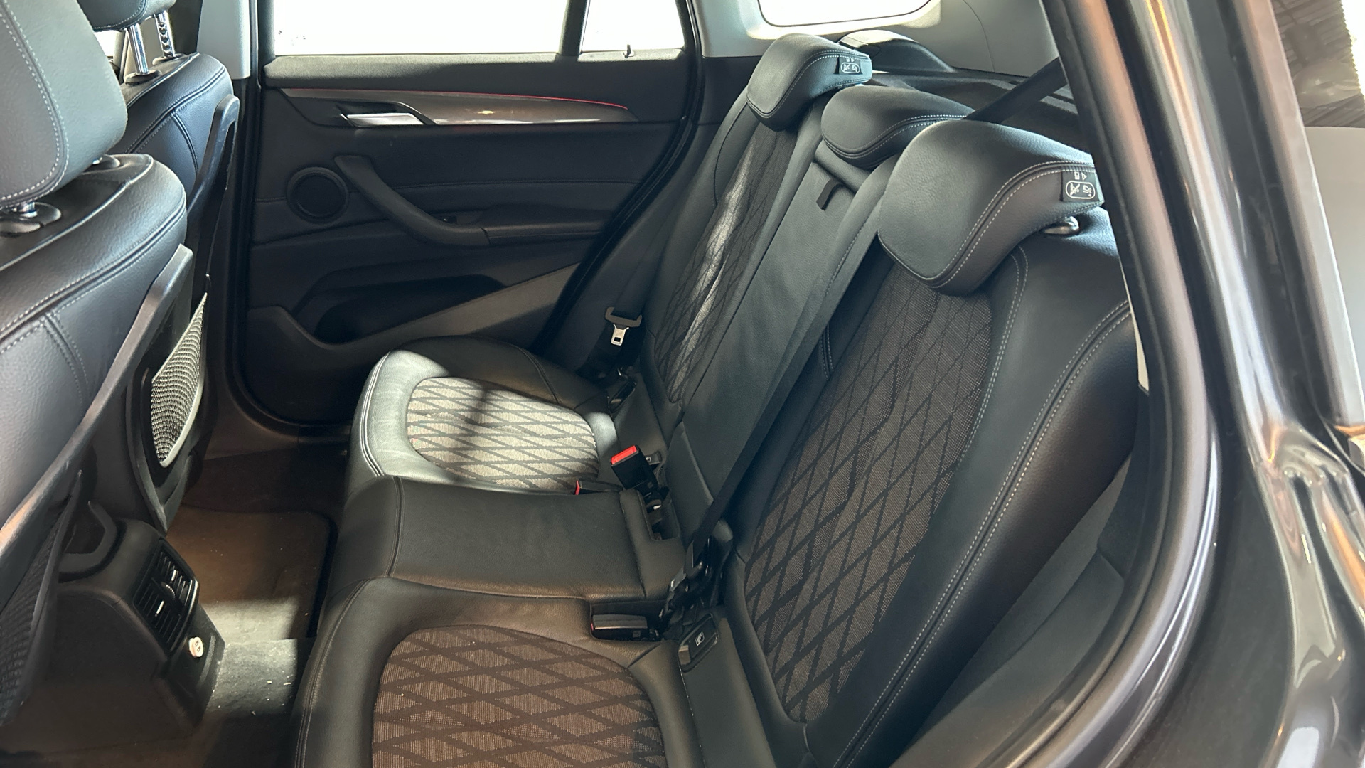 BMW X1 sDrive18d color Gris. Año 2018. 110KW(150CV). Diésel. En concesionario BYmyCAR Madrid - Alcalá de Madrid