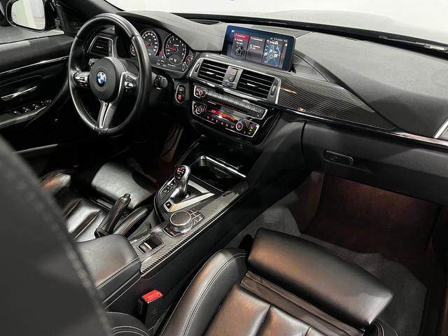 BMW M M4 Cabrio color Azul. Año 2017. 317KW(431CV). Gasolina. En concesionario Unicars de Lleida
